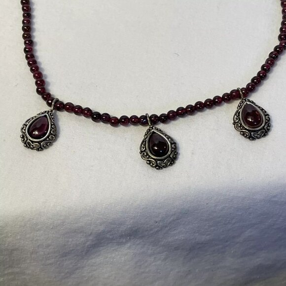 Vintage Garnet Bead Choker Necklace with 3 Charms 15 Maroon - Picture 9 of 9